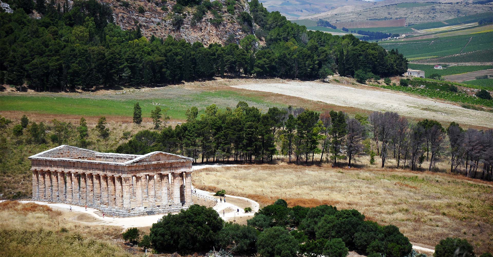 TEMPLE OF SEGESTA AND HILLS
