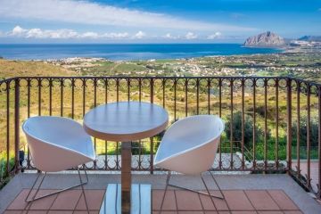 Suite Vue mer avec balcon