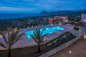 Parco degli Aromi : hôtel 4 étoiles à Valderice (Trapani) avec piscine à débordement panoramique, parc méditerranéen de 40 000 m² et Aroma Spa