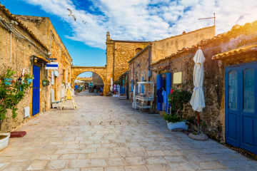 Borghi siciliani: viaggio nei gioielli nascosti tra storia, panorami e tradizioni autentiche
