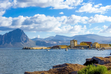 La Tonnara di Bonagia: un viaggio nel tempo tra storia e natura in Sicilia